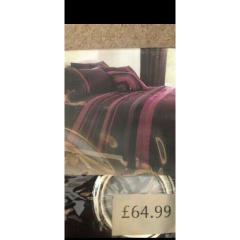 Pair of Eyelet Curtains & Matching Bed Runner