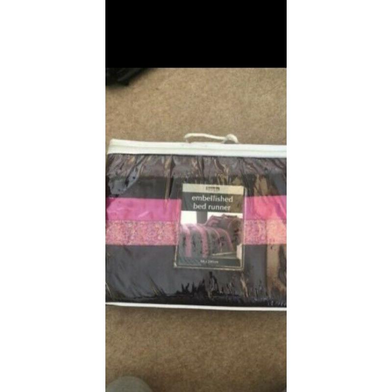 Pair of Eyelet Curtains & Matching Bed Runner
