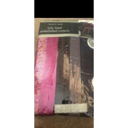 Pair of Eyelet Curtains & Matching Bed Runner